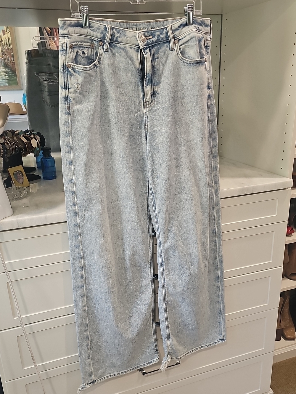 Light Wash Women's Wide Straight-Leg Jeans — Casual Everyday Style